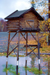 Alaska - Talkeetna: barn on the water - photo by F.Rigaud