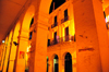 Algiers / Alger - Algeria: arcades of Ahmed Bouzrina street - nocturnal | nuit - arcades de la rue Ahmed Bouzrina, ex-rue de La Lyre - photo by M.Torres