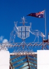 Australia - Canberra (ACT): New Parliament House - coat of arms and flag (photo by M.Torres)