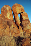 Australia - Devil's Marbles II (NT) - photo by  Picture Tasmania/Steve Lovegrove