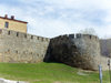 Sheki / Shaki - Azerbaijan: walls of the 'new' Sheki Fortress, built by Sheki khan Gadzhi Chelebi  - photo by N.Mahmudova