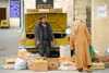 Azerbaijan - Baku: selling fruit from a car boot - near Baku State University - photo by M.Torres