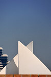 Manama, Bahrain: Sail Monument - marks the main eastern entrance to the capital Manama from Muharraq island - Sheikh Hamad Causeway - photo by M.Torres