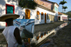 Brazil / Brasil - Parati / Paraty (RJ): painter / pintor - art (photo by N.Cabana)