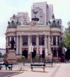 Brazil / Brasil - Rio de Janeiro: Municipal treater - teatro municipal e a praa Cinelndia / Municipal treater and Cinelndia Square - built in Carrara marble - architecture - landmark - arquitetura (photo by M.Torres)