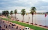 Cambodia / Cambodje - Phnom Penh: Tonle Sap river and the Sisowath quay (photo by M.Torres)