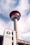 Canada / Kanada - Calgary (Alberta): Calgary tower and the Tower Centre (photo by M.Torres)