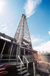 Canada / Kanada - Calgary (Alberta): Heritage Park - oil derrick (photo by M.Torres)