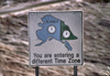 Canada / Kanada - Beaver Creek, Yukon: border details - frontier sign - photo by F.Rigaud