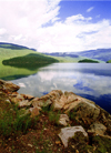 Canada / Kanada - BC: lake edge - rocks and sky - photo by G.Friedman