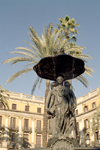 Catalonia - Barcelona: fountain - Plaa Reial - Plaza Real - photo by M.Bergsma