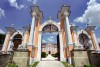 Czech Republic - Nov Hrady (East Bohemia - Chrudim District, Pardubice Region): entering the palace compound - photo by J.Kaman