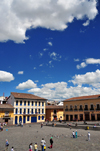 Quito, Ecuador: the cobbled Plaza de San Francisco occupies the site where the palace of the last Inca ruler, Atahualpa, once stood - Centro Histrico - UNESCO world heritage site - photo by M.Torres