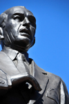 Quito, Ecuador: statue of Doctor Camilo Ponce Enrquez, president of Ecuador between 1956 and 1960 -  intersection of Juan de Acaray and Amazonas - photo by M.Torres