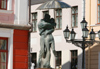 Estonia - Tartu / TAY (Tartumaa province): Kissing Students fountain - in the rain (photo by A.Dnieprowsky)