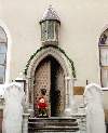 Estonia - Tallinn: standing guard - Christmas - Santa Claus (photo by M.Torres)