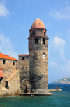 France - Languedoc-Roussillon - Pyrnes-Orientales - Collioure - Cotlliure - tower by the water - photo by T.Marshall