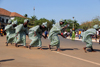 Bissau, Guinea Bissau / Guin Bissau: Avenida Amlcar Cabral, Empire Square, Carnival, women to dance, palace of presedency / Avenida Amilcar Cabral, Praa do Imprio, carnaval, mulheres a danar, palcio da presidncia - photo by R.V.Lopes