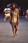 Agra (Uttar Pradesh) / AGR: a man on his way (photo by Francisca Rigaud)