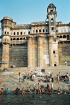 Varanasi / Benares (Uttar Pradesh): the river and the palace (photo by J.Kaman)