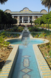 Iran - Shiraz: house, pond and garden - Qavam House - Narenjestan e Qavam - photo by M.Torres