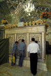 Iran - Shiraz: Shah-e-Cheragh mausoleum - tomb of brothers Mir Sayyed Ahmad and Mir Muhammad, sons of the seventh Iman, Musa al-Kazim - photo by M.Torres