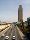 Israel - Ramat Gan: traffic and Sheraton City Tower hotel skyscraper - Diamond Exchange District - part of the metropolis known as Gush Dan, in the Tel Aviv District - photo by Efi Keren