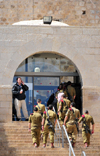 Jerusalem: wailing wall - a soldier posts a letter to god (photo by J.Kaman)