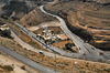 Al Karak - Jordan: view from Crac des Moabites - hairpin curves leading to the town - photo by M.Torres