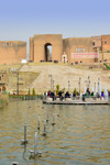 Erbil / Hewler, Kurdistan, Iraq: people enjoy the fountains of Shar Park, Erbil's main square, built under the Erbil Citadel - Qelay Hewlr - UNESCO world heritage site - photo by M.Torres