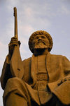 Bishkek, Kyrgyzstan: Toktogul Satylganov - the most famous of the Kyrgyz Akyns - improvising poets and singers - statue near the Opera House, Y.Abdrakhmanov street - photo by M.Torres