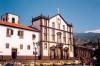 Madeira - Funchal: yellow cabs on Municpio square by the Colegio church/ taxis amarelos na praa do Municipio frente  Igreja do Colgio - photo by M.Durruti