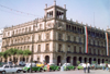 Mexico City: VW beetles - taxi stand - Antiguo Ayuntamiento - Plaza de la Constitucion (photo by M.Torres)