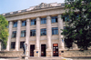 Chisinau / Kishinev, Moldova: the National Library - architect A.Ambartumian - statue of the poet Vasile Alecsandri by Ion Zderciuc - Str 31 August 1989 - Cladirea Bibliotecii Nationale - photo by M.Torres