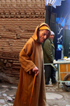 Morocco / Maroc - Fez: man with a cane and jallaba - photo by J.Kaman