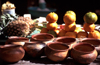 Mozambique / Moambique - Inhambane: market - oranges, pineapples and pots / no mercado - photo by F.Rigaud