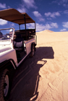 Mozambique / Moambique - Bazaruto island, Inhambane province: Land Rover on the sand dunes / 4x4 - Land Rover nas dunas - photo by F.Rigaud