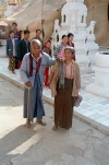 Myanmar / Burma - Bagan (Mandalay division): blind man and his wife (photo by J.Kaman)