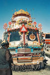 Quetta - Baluchistan: Pakistani bus / Pkistnsk autobus with exuberant decoration - Kvta - photo by J.Kaman