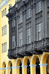 Lima, Peru: wooden balconies of the Portal de Botoneros - Plaza de Armas - photo by M.Torres