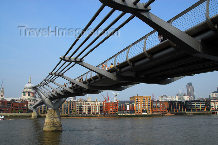 London: Millenium bridge and St Pauls Cathedral - pedestrian steel suspension bridge crossing the River Thames - designed by Arup, Foster and Partners and Sir Anthony Caro - photo by M.Torres