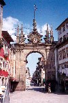 Portugal - Braga: arco da Porta Nova - photo by M.Durruti