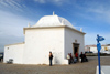 Ericeira, Mafra, Portugal: S.Sebastio chapel doubles as a bus stop / Capela de S.Sebastio funciona como paragem de autocarros - photo by M.Durruti