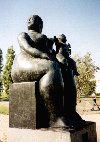 Lisboa: mam gorda - escultura de Botero no Jardim Amalia Rodrigues - photo by M.Durruti