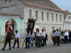 Homorod / Hamruden, Brasov county, Transylvania, Romania: funeral procession - photo by J.Kaman