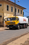 Guadalupe, Lobata district, So Tom and Prncipe / STP: oil truck and colonial building / camio cisterna - Combleo - photo by M.Torres