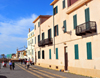 Alghero / L'Alguer, Sassari province, Sardinia / Sardegna / Sardigna: leisure time on the Bastioni Marco Polo - photo by M.Torres