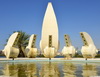 Jeddah, Mecca Region, Saudi Arabia: fountain with conches near of Al Arba'een lake, water reflection - King Abdul-Aziz Road, Al-Baghdadiyah Al-Gharbiyah, Al Balad district - photo by M.Torres