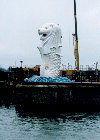 Singapore: harbour lion (singh) - Merlion park (photo by Miguel Torres)