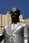 Damascus: Hafez al Assad statue - close - Salhiya - photographer: M.Torres